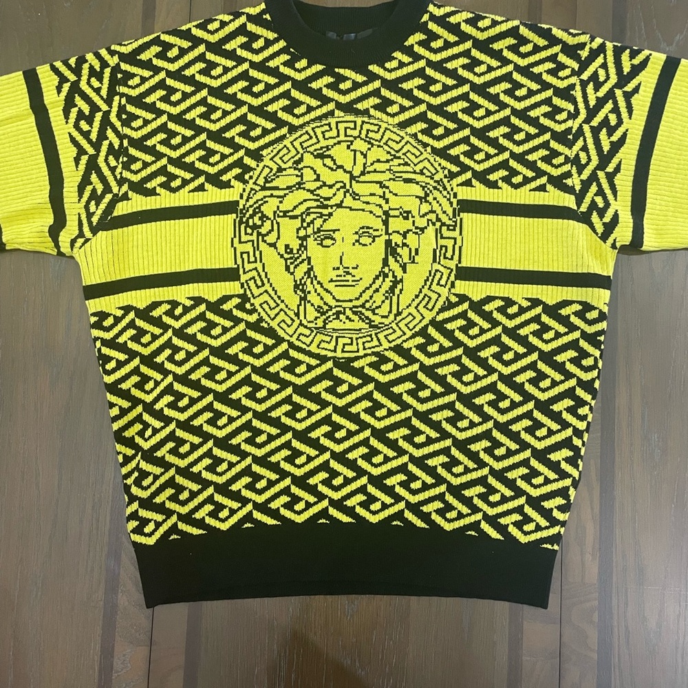 Versace - Picture 2 of 3